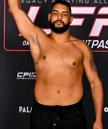 Леон Соарес