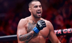 Карлос Ульберг дрался с разорванной связкой и нокаутировал Прохазку