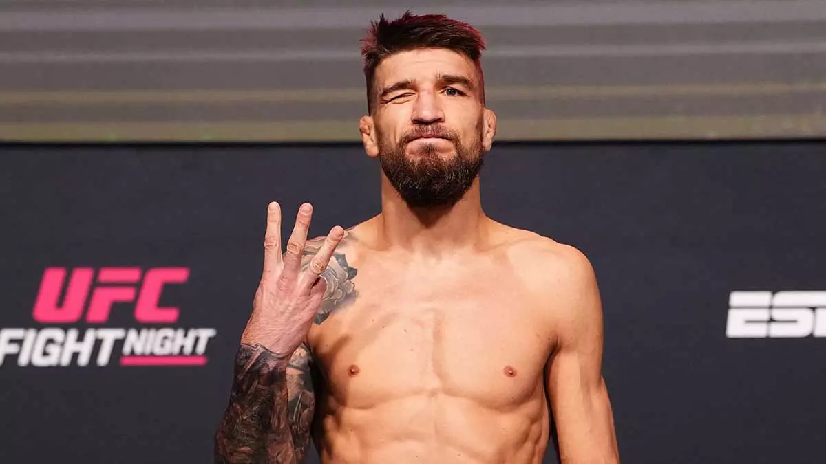 Майк Мэлотт врывается в топ, Амосов дебютирует в рейтинге UFC