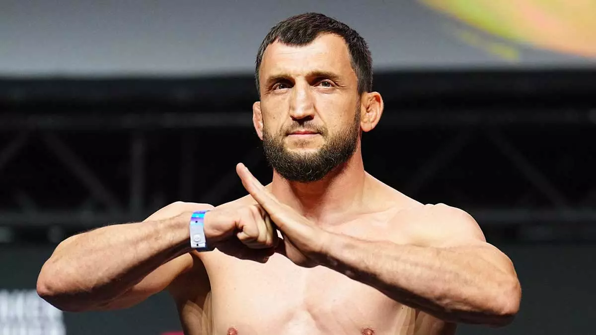 Муслим Салихов снимается с UFC Fight Night 277 после операции на локте