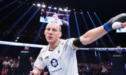 Пэдди Пимблетт в одних трусах сорвал интервью Люка Райли и рассмешил зал