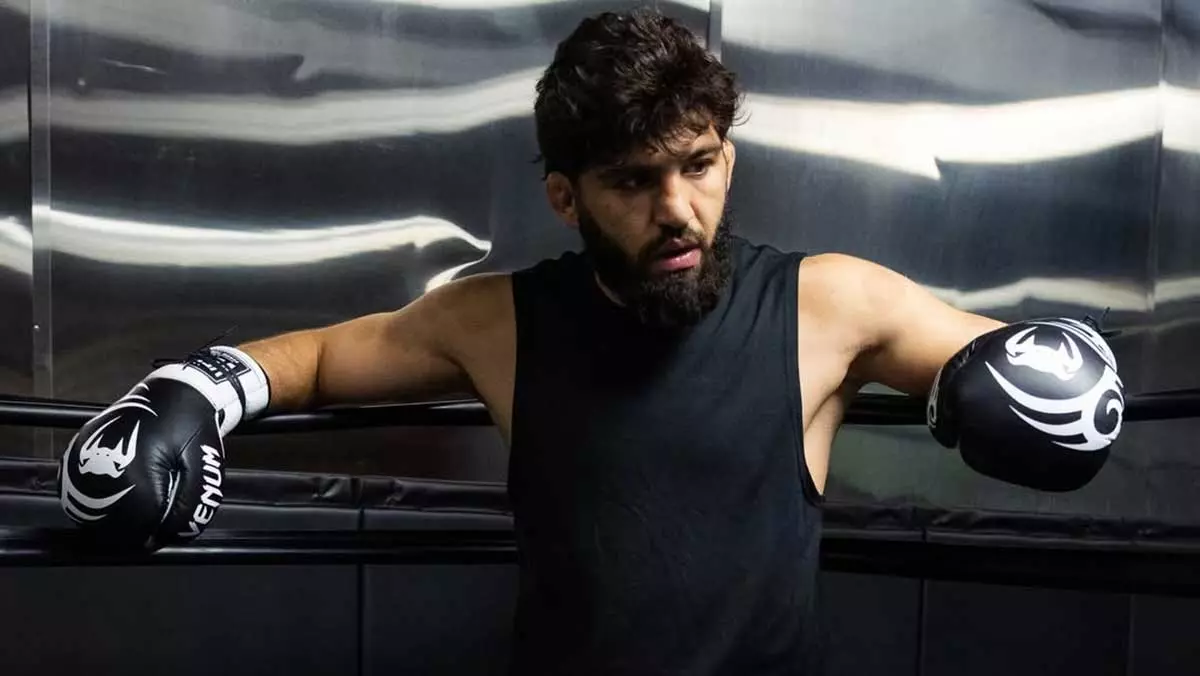 UFC отменила бой Царукяна с Чендлером и оставила Армана без поединка