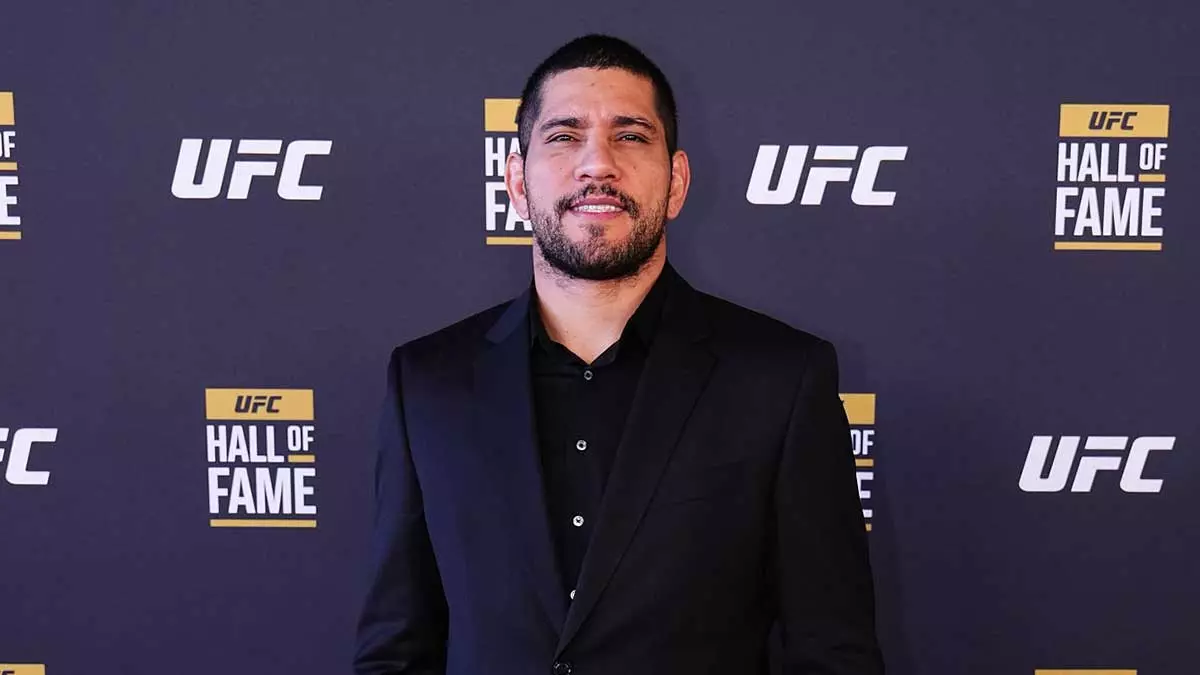 Алекс Перейра нацелился на ноябрьское возвращение в тяжёлый вес UFC