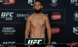 Взвешивание UFC 328 в Ньюарке: Чимаев и Стрикленд уложились в лимит