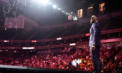 Конор Макгрегор возвращается на UFC 329 в реванше с Максом Холлоуэем
