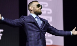 Макгрегор срывает очки Холлоуэя на staredown перед UFC 329