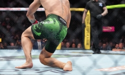 Конор Макгрегор травмировал колено и досрочно уступил на UFC 329