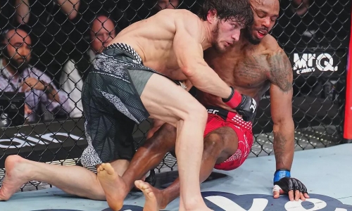 Стерлинг разобрал бой Евлоев – Мерфи по раундам и усомнился в судейских критериях