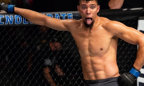 Джонни Уокер после поражения Рейесу допустил переход в тяжелый вес