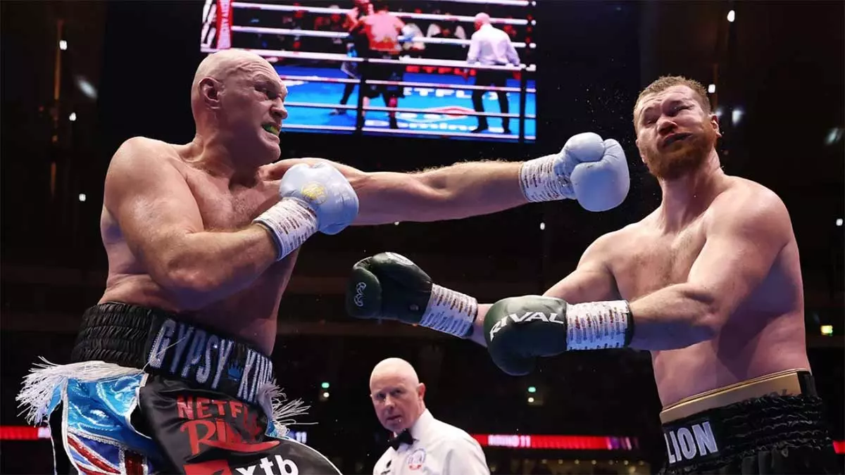 Тайсон Фьюри побеждает Махмудова и с ринга вызывает Энтони Джошуа
