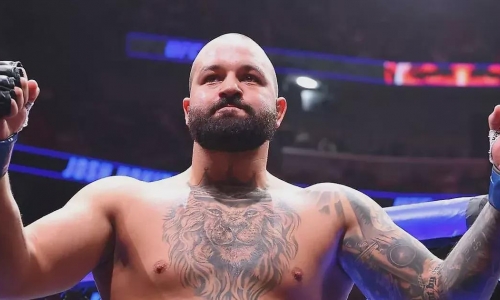Джош Хокит обвинил Деррика Льюиса в сдаче перед боем UFC