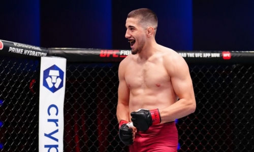 Байсангур Сусуркаев задушил Джордена Сантоса на UFC 328 в Ньюарке