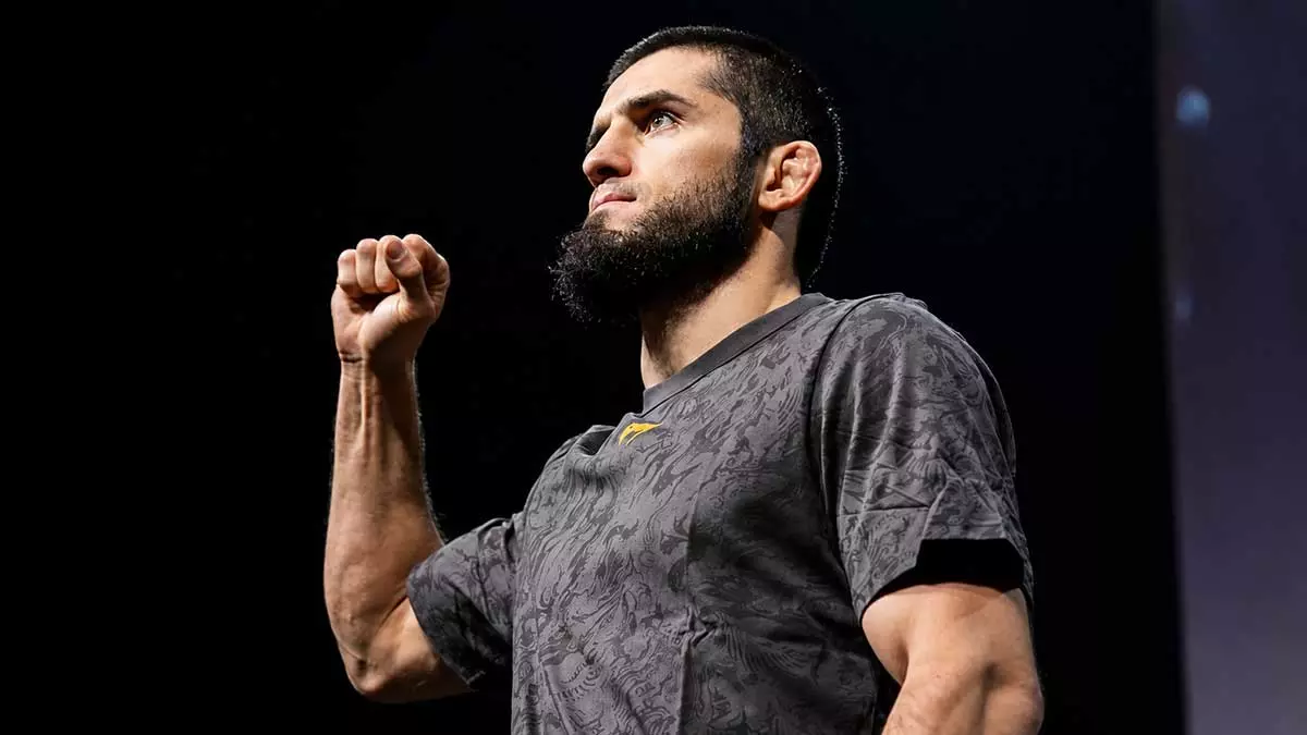 Ислам Махачев защитит титул на UFC 330 и приблизится к историческому рекорду