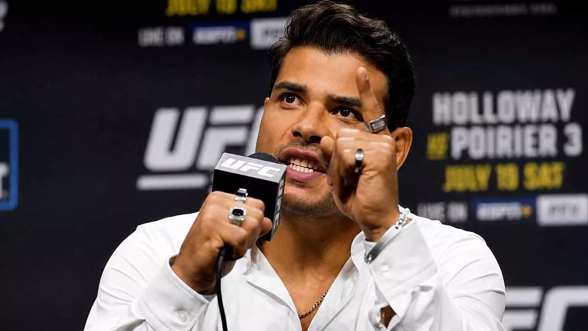 Пауло Коста объяснил, почему не получает новый бой в UFC