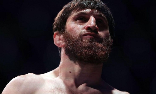 Тренер Исмаилов называет Анкалаева фаворитом на бой за временный титул