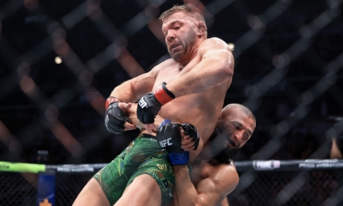 Дрикус дю Плесси назвал Чимаева, Адесанью и Стрикленда ключевыми соперниками