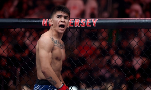 Марио Баутиста решением судей победил Кори Сэндхагена на UFC 329