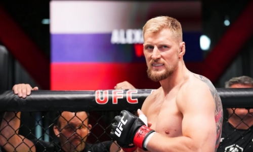Александр Волков доминирует и побеждает Кортес-Акосту на UFC 328