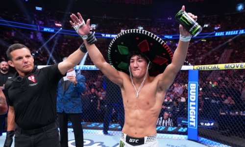 Рауль Росас-младший задушил бой с Фонтом борьбой и всё-таки ворвался в топ-15, но вопросы к нему только растут