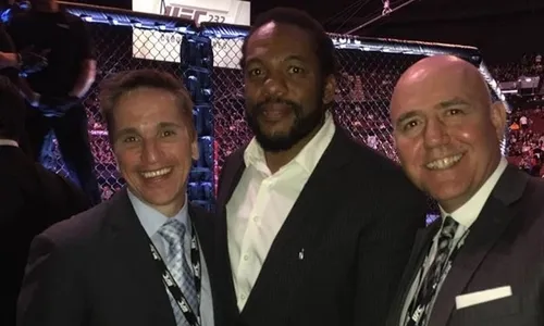 Сколько зарабатывает судья UFC