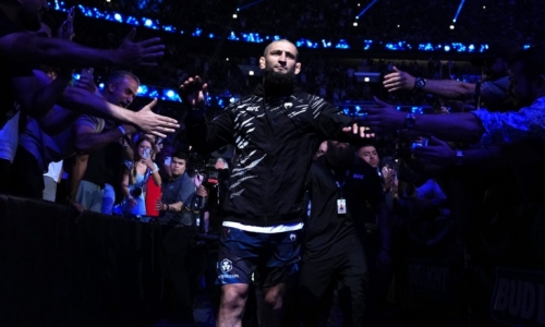 Хамзат Чимаев отрабатывает локти перед боем со Шоном Стриклендом